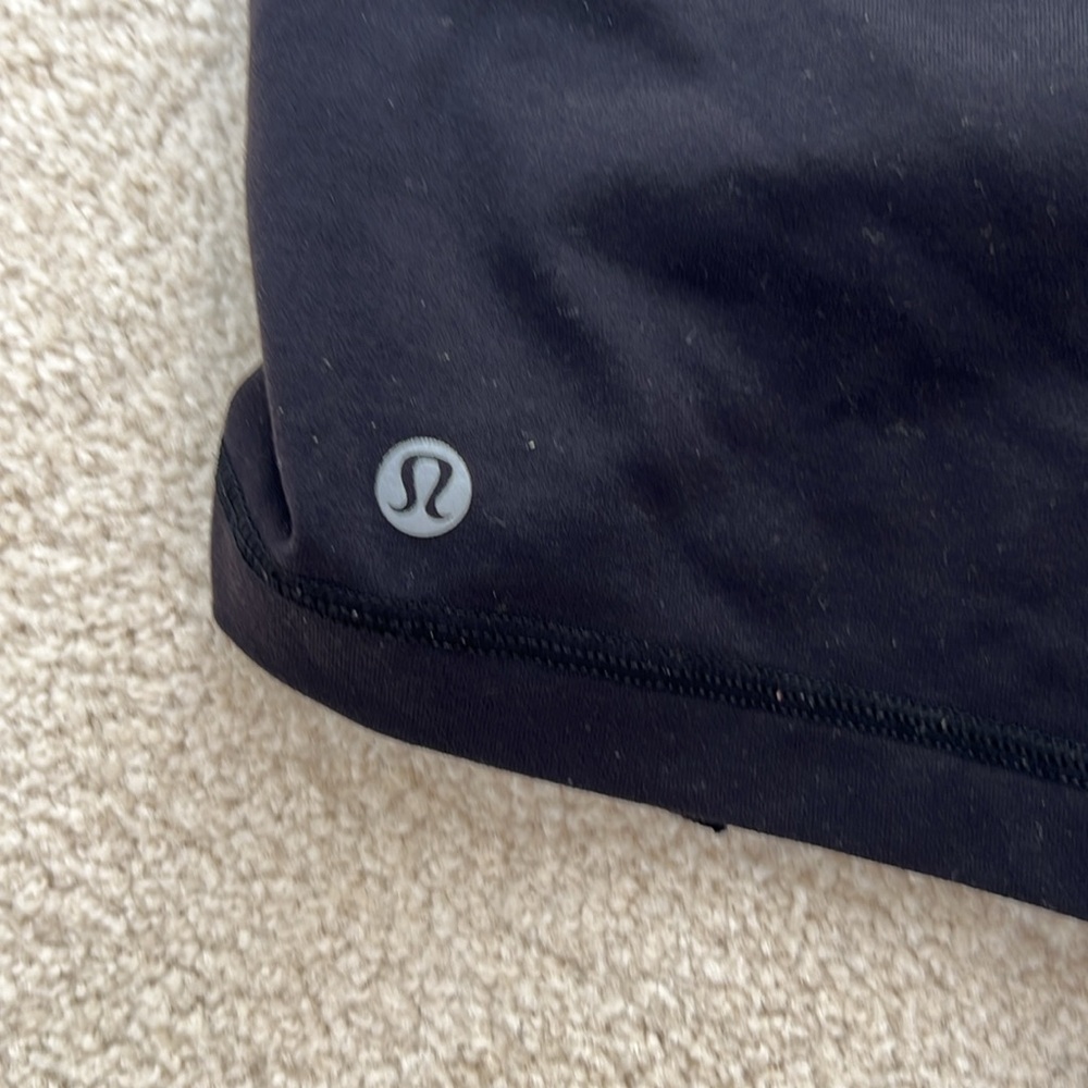 Lululemon yoga shorts in black size 2 - Picture 3 of 3